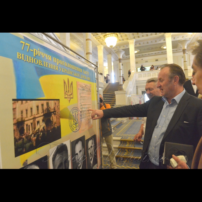 З нагоди відзначення 77-ї річниці Акту відновлення Української держави, проголошеного 30 червня 1941 року, в кулуарах І-го поверху Верховної Ради України  відбулося відкриття експозиції під назвою «Відновлення Української Держави в умовах Другої світової війни», на якій будуть представлені фотографії та документи цієї історичної події. Захід ініційовано Всеукраїнським благодійним фондом «Соборність» за підтримки народного депутата України Юрія Шухевича. Михайло Ратушний