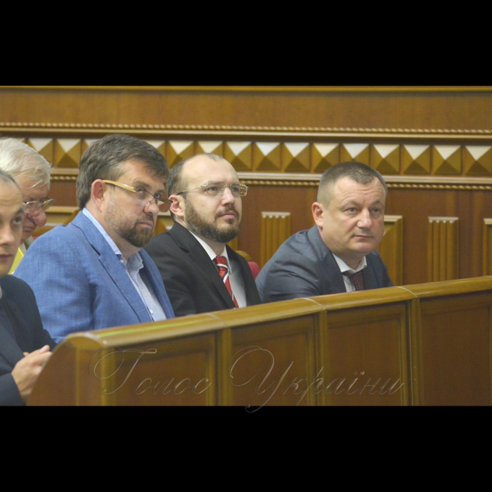 Парламентські слухання на тему: «Реалізація в Україні міжнародних документів щодо запобігання антропогенним змінам клімату». Народні депутати Олег Недава, Остап Єднак, Анатолій Дирів
