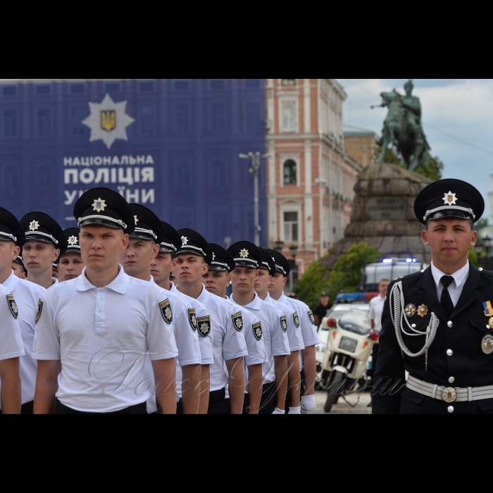 Голова Верховної Ради України Андрій Парубій спільно з Президентом України Петром Порошенком, Прем’єр-міністром України Володимиром Гройсманом, співробітниками Національної поліції взяв участь в урочистостях з нагоди третьої річниці створення Національної поліції України на Софійській площі.
