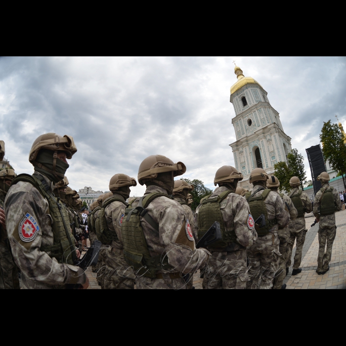Голова Верховної Ради України Андрій Парубій спільно з Президентом України Петром Порошенком, Прем’єр-міністром України Володимиром Гройсманом, співробітниками Національної поліції взяв участь в урочистостях з нагоди третьої річниці створення Національної поліції України на Софійській площі.