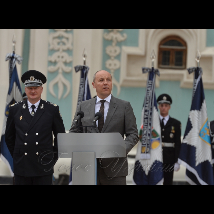Голова Верховної Ради України Андрій Парубій спільно з Президентом України Петром Порошенком, Прем’єр-міністром України Володимиром Гройсманом, співробітниками Національної поліції взяв участь в урочистостях з нагоди третьої річниці створення Національної поліції України на Софійській площі.