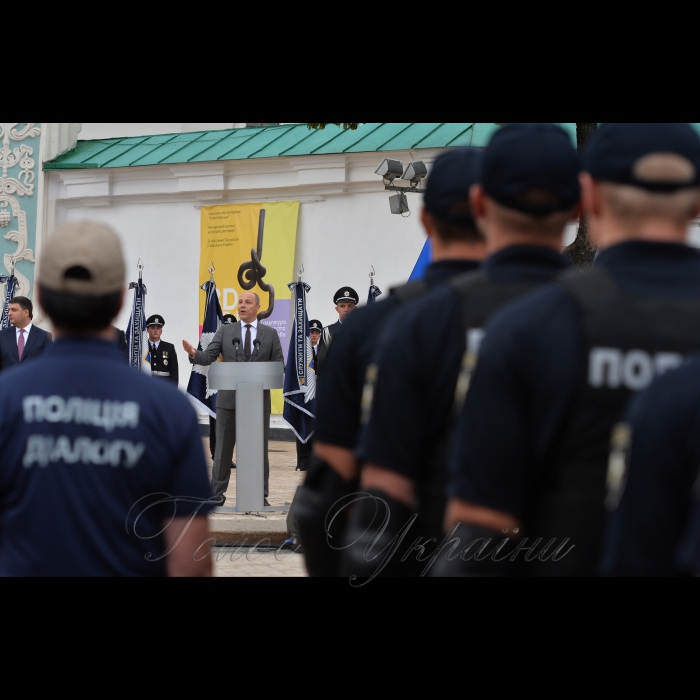 Голова Верховної Ради України Андрій Парубій спільно з Президентом України Петром Порошенком, Прем’єр-міністром України Володимиром Гройсманом, співробітниками Національної поліції взяв участь в урочистостях з нагоди третьої річниці створення Національної поліції України на Софійській площі.