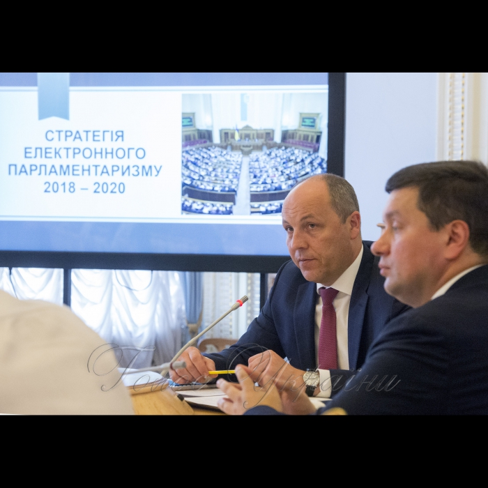 Голова Верховної Ради України Андрій Парубій взяв участь у церемонії урочистого затвердження Стратегії електронного парламентаризму на 2018 – 2020 роки
У заході беруть участь  Голова Верховної Ради України Андрій Парубій, Посол Європейського Союзу в Україні Х. Мінгареллі, Голова Комітету Верховної Ради України з питань інформатизації та зв’язку О.І. Данченко, народні депутати України, представники дипломатичного корпусу, експерти міжнародних програм і проектів, представники ЗМІ, працівники Апарату Верховної Ради України.
Довідково:  Стратегія електронного парламентаризму на 2018 – 2020 роки розроблена на виконання Рекомендацій Місії Європейського Парламенту щодо внутрішньої реформи та підвищення інституційної спроможності Верховної Ради України. Згідно з Меморандумом про взаєморозуміння між Верховною Радою України та Європейським парламентом про спільні рамки парламентської підтримки та підвищення інституційної спроможності одним з пріоритетів партнерства визначено підвищення прозорості, передбачуваності, ефективності та відкритості діяльності Верховної Ради України.
