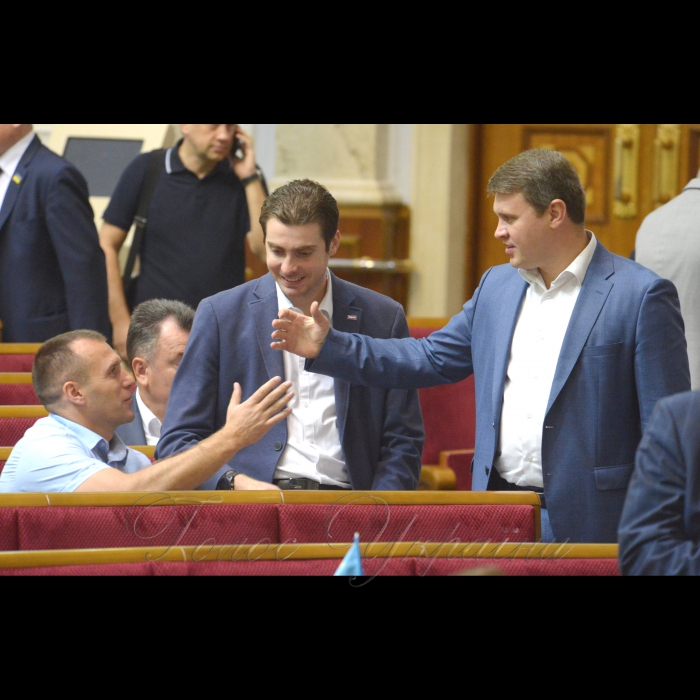 Сесія Верховної Ради України. Юрій Македон БП Дмитро Білоцерковець БП Вадим Івченко Б