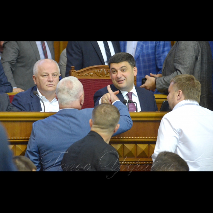 Сесія Верховної Ради України. Перший віце-прем’єр-міністр Степан Кубів прем’єр-міністр Володимир Гройсман