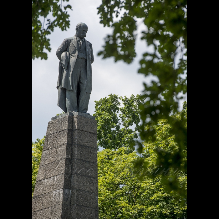 Місто Канів. Перший міжнародний економіко-гуманітарний форум UKRAINIAN ID: «ПЛАН НА ЗАВТРА: СТРАТЕГІЯ  УСПІШНОЇ  КРАЇНИ».
ОРГАНІЗАТОРИ:
Фонд гуманітарного розвитку України
Канівська міська Рада.
Торгово-промислова палата України / Ukrainian CCI
