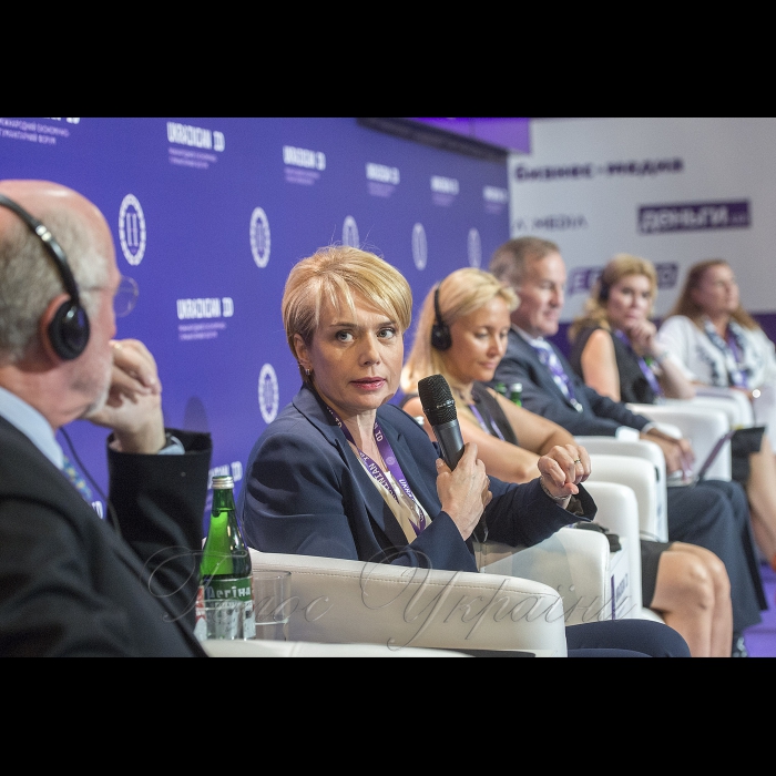 Місто Канів. Перший міжнародний економіко-гуманітарний форум UKRAINIAN ID: «ПЛАН НА ЗАВТРА: СТРАТЕГІЯ  УСПІШНОЇ  КРАЇНИ».
ОРГАНІЗАТОРИ:
Фонд гуманітарного розвитку України
Канівська міська Рада.
Торгово-промислова палата України / Ukrainian CCI. Міністр освіти і науки України Лілія Гриневич
