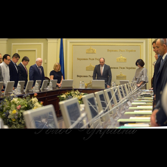 Погоджувальна рада у Верховній Раді України. Хвилина мовчання.  Олег Березюк (сам) Максим Бурбак (НФ) Артур Герасимов (БП) Степан Кубів 1-й віце-прем’єр міністр, Геращенко, Парубій, Сироїд