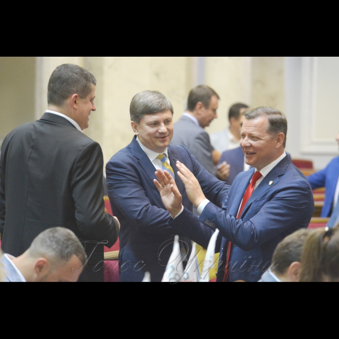 Сесія Верховної Ради України. Максим Бурбак НФ Артур Герасимов РП Олег Ляшко РП