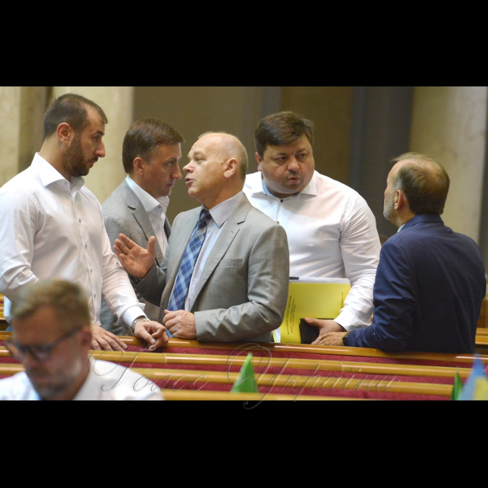 Сесія Верховної Ради України.Сергій Рибалка РП Михайло Довбенко БП Сергій Лабазюк ВОЛЯ Іван Мiрошниченко САМ Олександр Бакуменко БП
