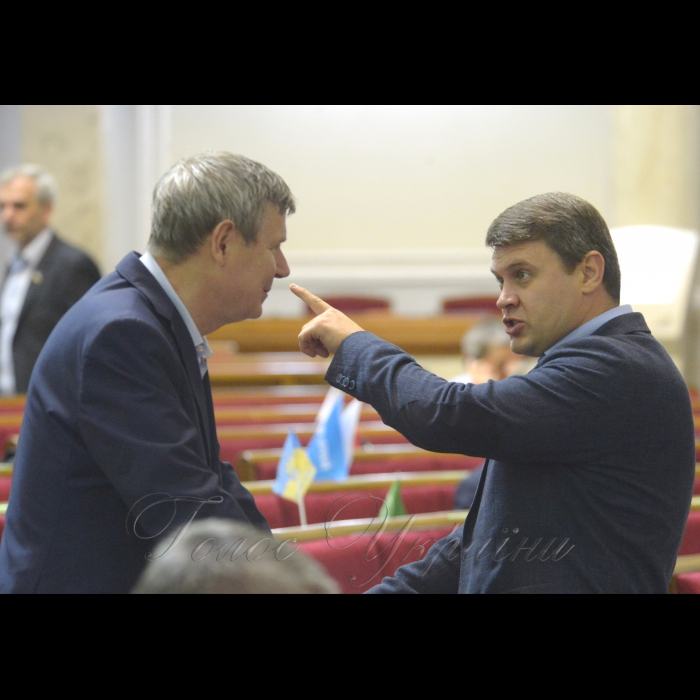 Сесія Верховної Ради України. Юрій Одарченко Б Вадим Івченко Б