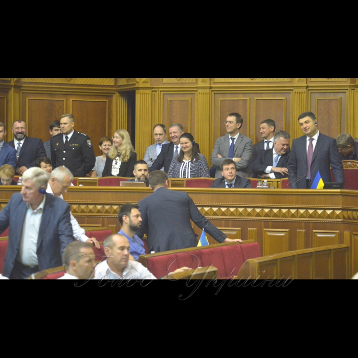 13 липня 2018 cесія Верховної Ради України.
У сесійній залі присутні члени Кабінету міністрів на чолі з Прем’єр-міністром Володимиром Гройсманом. Розпочалася «година запитань до Уряду».
Прийнято проект Закону 