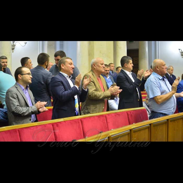 13 липня 2018 cесія Верховної Ради України.
У сесійній залі присутні члени Кабінету міністрів на чолі з Прем’єр-міністром Володимиром Гройсманом. Розпочалася «година запитань до Уряду».
Прийнято проект Закону 