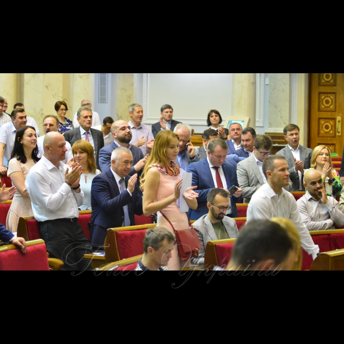 13 липня 2018 cесія Верховної Ради України.
У сесійній залі присутні члени Кабінету міністрів на чолі з Прем’єр-міністром Володимиром Гройсманом. Розпочалася «година запитань до Уряду».
Прийнято проект Закону 