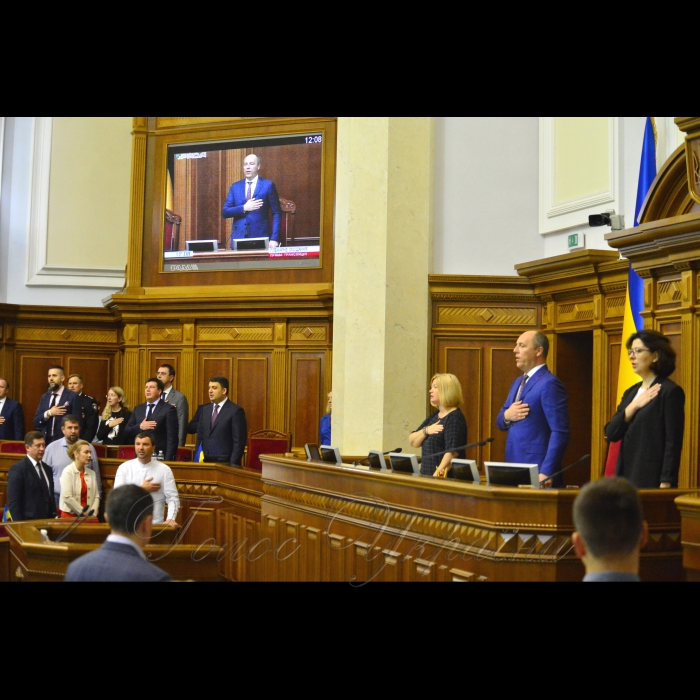 13 липня 2018 cесія Верховної Ради України.
У сесійній залі присутні члени Кабінету міністрів на чолі з Прем’єр-міністром Володимиром Гройсманом. Розпочалася «година запитань до Уряду».
Прийнято проект Закону 