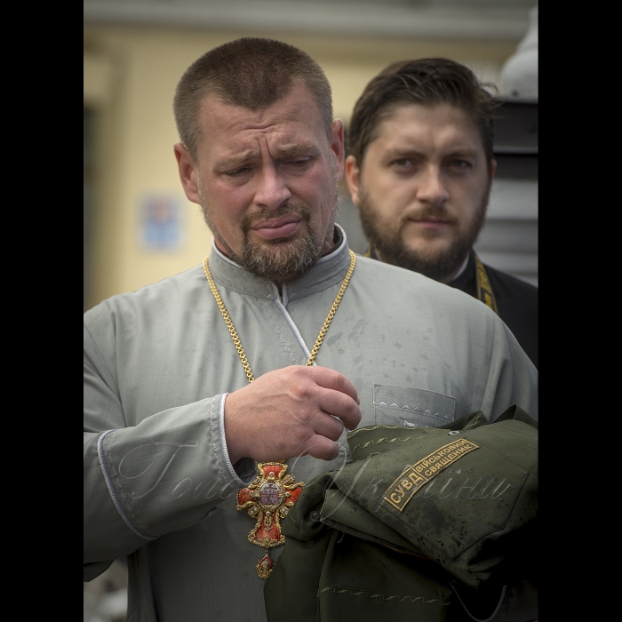 26 липня 2018 Патріарх Філарет освятив одяг для капеланів у Києві.
Глава Української православної церкви Київського патріархату, Патріарх Київський і всієї Руси-України Філарет під час освячення одягу для військових священиків (капеланів) у Києві, 26 липня 2018 р. Цього дня у Києві відбулося освячення одягу для військових священиків. Підрясники темно-оливкового кольору стануть польовою одежею для використання капеланами на фронті.