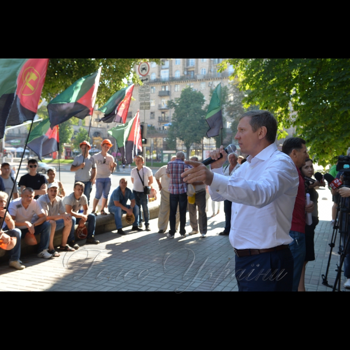 3 серпня 2018 у Києві під будівлею Міністерства енергетики та вугільної промисловості відбулася акція протестів шахтарів Луганщини з вимогою погашення заборгованості з виплати заробітної плати у вугільній галузі в Україні.
Учасники акції - працівники шахти 