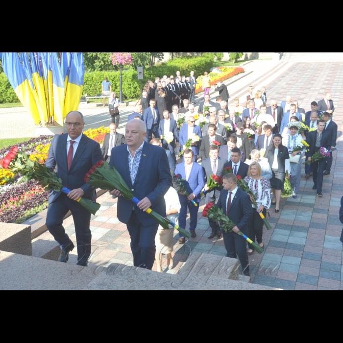 24 серпня 2018 Голова Верховної Ради України Андрій Парубій разом з Президентом України, Верховним головнокомандувачем Петром Порошенком, Прем’єр-міністром України Володимиром Гройсманом, народними депутатами, урядовцями, гостями столиці взяли участь в урочистих заходах з нагоди святкування 27-ї річниці Незалежності України.
Керівництво держави взяло участь у церемонії покладання квітів до пам’ятників Тарасу Шевченку й Михайлу Грушевському.
Серед VIP-гостей був присутній радник Президента США з питань національної безпеки Джон Болтон.
Відбулося вшанування пам’яті Героїв Небесної Сотні на Алеї Героїв Небесної Сотні.