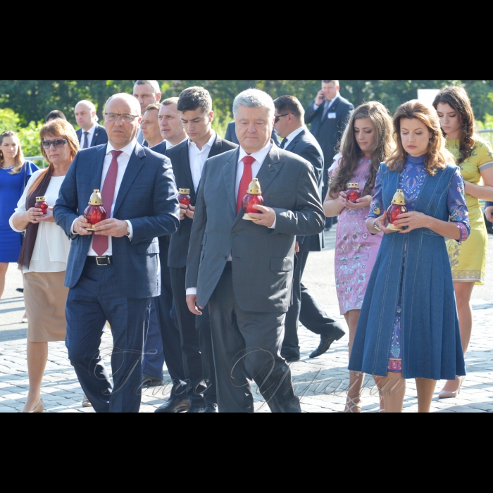 24 серпня 2018 Голова Верховної Ради України Андрій Парубій разом з Президентом України, Верховним головнокомандувачем Петром Порошенком, Прем’єр-міністром України Володимиром Гройсманом, народними депутатами, урядовцями, гостями столиці взяли участь в урочистих заходах з нагоди святкування 27-ї річниці Незалежності України.
Керівництво держави взяло участь у церемонії покладання квітів до пам’ятників Тарасу Шевченку й Михайлу Грушевському.
Серед VIP-гостей був присутній радник Президента США з питань національної безпеки Джон Болтон.
Відбулося вшанування пам’яті Героїв Небесної Сотні на Алеї Героїв Небесної Сотні.