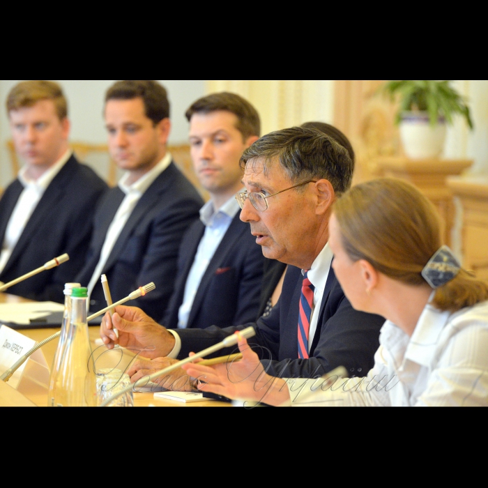 28 серпня 2018 зустріч Голови Верховної Ради Андрія Парубія з делегацією Євразійського центру ім. Діну Патріціу Атлантичної ради. Делегацію очолює Директор центру Джон Едвард Хербст.