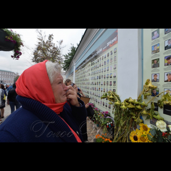 29 серпня 2018 День пам’яті загиблих у російсько-українській війні в Києві біля стіни пам’яті біля Михайлівського собору.