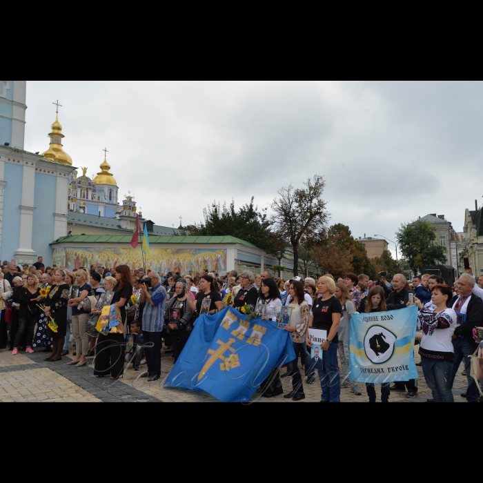 29 серпня 2018 День пам’яті загиблих у російсько-українській війні в Києві біля стіни пам’яті біля Михайлівського собору.