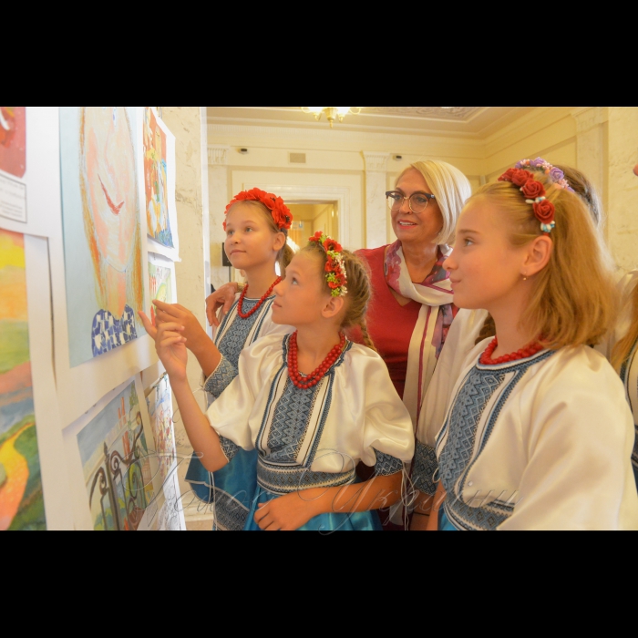 18 вересня 2018 напередодні святкування 16-ї річниці Міжнародного дня миру, Одеська обласна Рада Миру, в рамках Всеукраїнської миротворчої програми «Діти – посли миру», презентує виставку робіт та виробів талановитих дітей з малозабезпечених сімей та дітей-переселенців із зони АТО, батьки яких перебувають в зоні бойових дій, дітей-інвалідів та дітей, хворих на онкологію. 
Організатори чекають на відвідувачів з 18 вересня до 28 вересня 2018 року в кулуарах ІІІ–го поверху будинку Верховної Ради України.