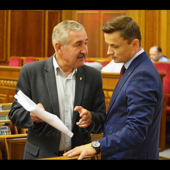 19 вересня 2018 засідання ВР України.
Олександр Марченко позафр. Михайло Головко поз.