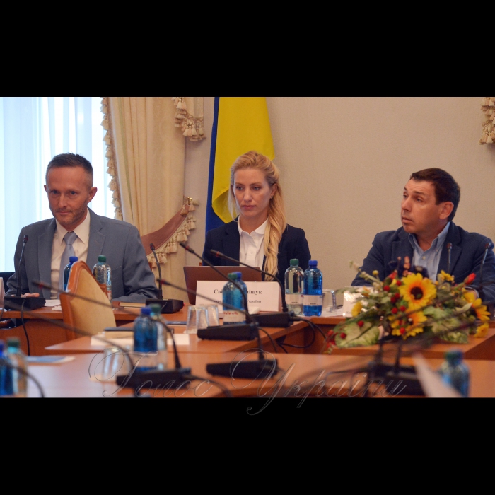 24 вересня 2018 у Комітеті Верховної Ради України відбувся міжнародний круглий стіл «Проблеми законодавчого забезпечення проведення референдумів в Україні». 
Директор IFES Україна, старший радник з питань виборів IFES Пітер Ербен,  народні депутати Олександр Черненко та Світлана Заліщук.