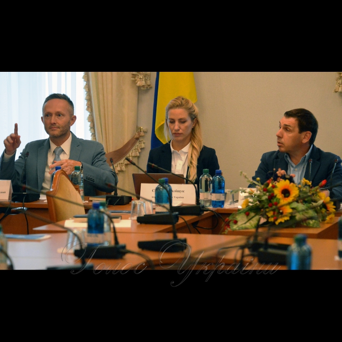 24 вересня 2018 у Комітеті Верховної Ради України відбувся міжнародний круглий стіл «Проблеми законодавчого забезпечення проведення референдумів в Україні». 
Директор IFES Україна, старший радник з питань виборів IFES Пітер Ербен,  народні депутати Олександр Черненко та Світлана Заліщук.
