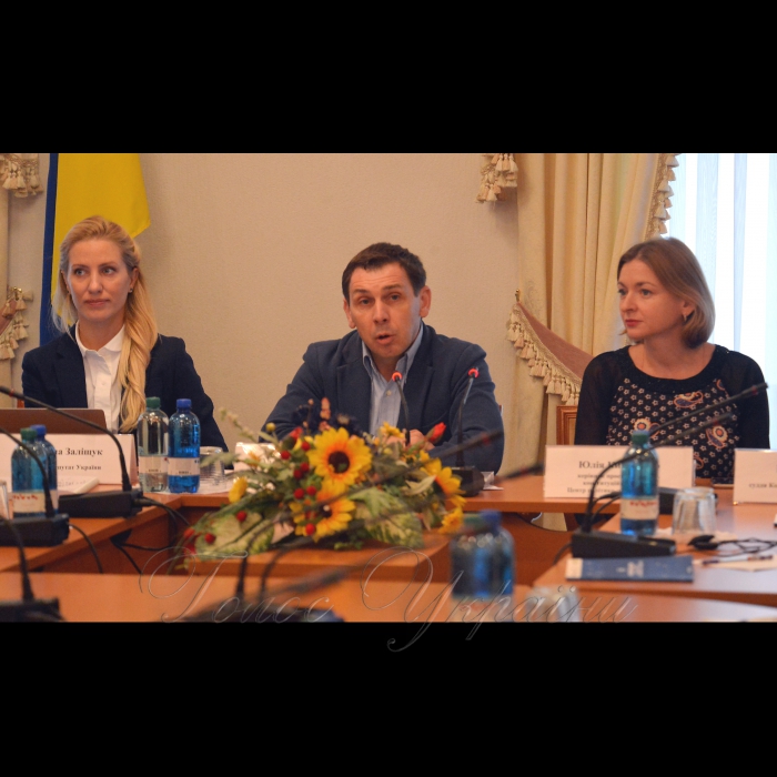 24 вересня 2018 у Комітеті Верховної Ради України відбувся міжнародний круглий стіл «Проблеми законодавчого забезпечення проведення референдумів в Україні». 
Народні депутати Світлана Заліщук, Олександр Черненко та Юлія Кириченко керівник проектів з питань конституційного права.