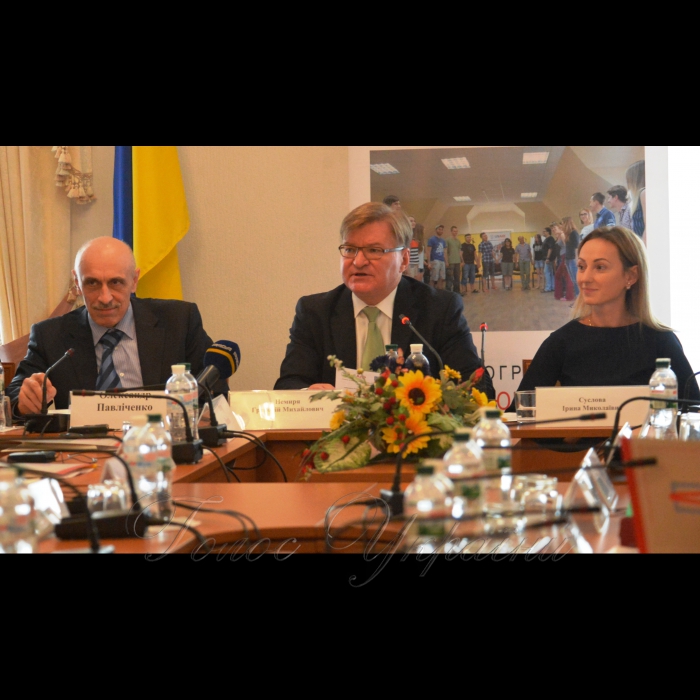 25 вересня 2018 Комітет Верховної Ради України з питань прав людини, національних меншин і міжнаціональних відносин за підтримки Української Гельсінської спілки з прав людини та проекту USAID «Права людини в дії» провів «круглий стіл» на тему: «Перехідне правосуддя як шлях подолання наслідків конфлікту та збройної агресії».