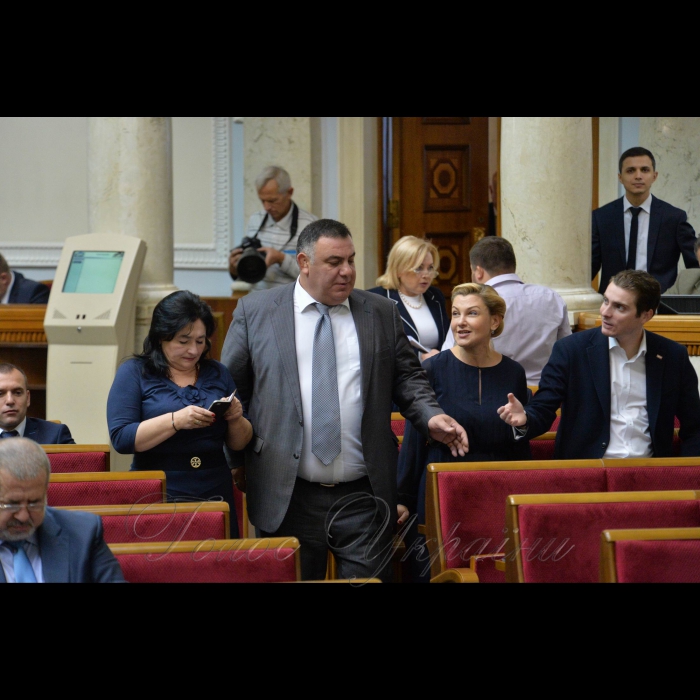 2 жовтня 2018 засідання ВР України.
Марія Матіос БПП, Хвича Маперішвілі-НФ, Оксана Продан-БПП.