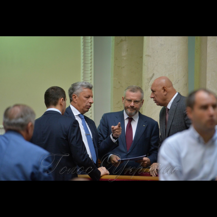 3 жовтня 2018 засідання ВР України.
Юрій Бойко, Олександр Вілкул, Іван Мирний – всі ОБ.