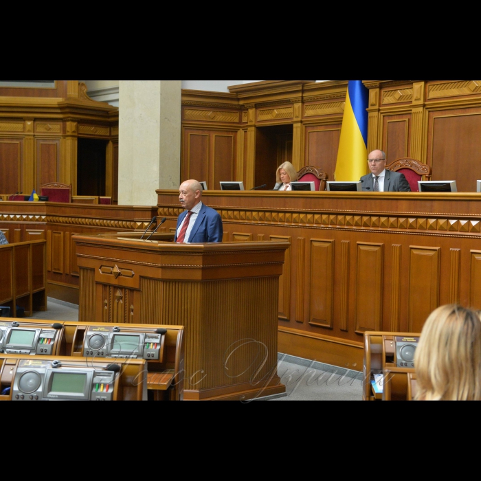 3 жовтня 2018 засідання ВР України.
Вчитель фізики та астрономії вищої кваліфікаційної категорії Чернівецького міського ліцею № 1 математичного та економічного профілів Пауль Пшенічка.