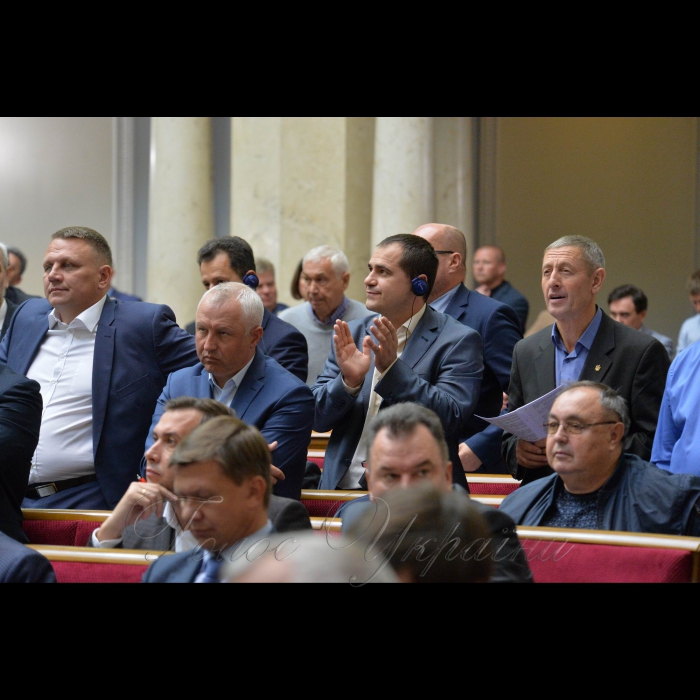 4 жовтня 2018 пленарне засідання Верховної Ради України.
Прийнято за основу проект Закону 