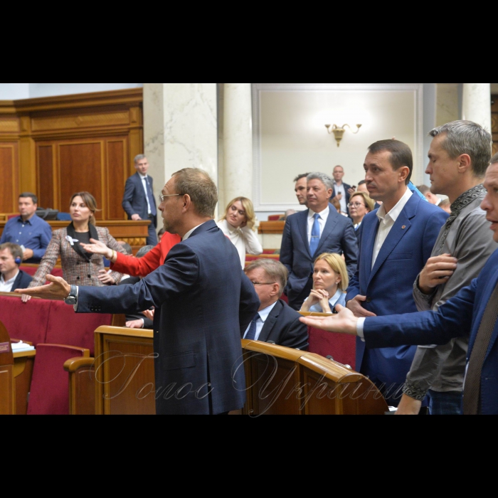4 жовтня 2018 пленарне засідання Верховної Ради України.
Прийнято за основу проект Закону 