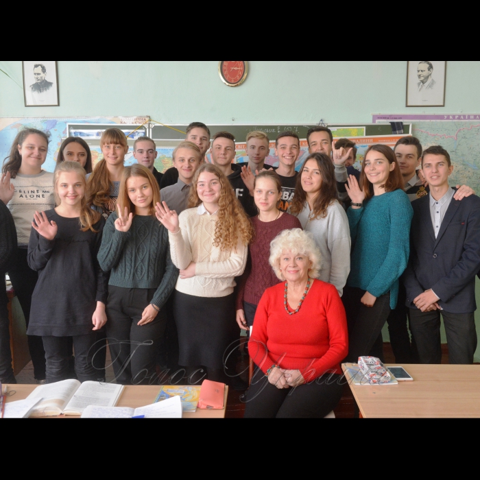 4 жовтня 2018 Київ, школа №27, 11-а клас, вчителька, класна керівниця Олена Гоменюк з дітьми.