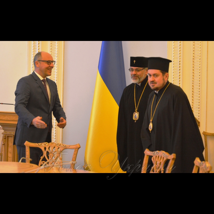 5 жовтня 2018 зустріч Голови Верховної Ради України Андрія Парубія з Екзархами Вселенського Патріарху в Україні – Архієпископом Памфільським і Західної Єпархії Української православної церкви в США Даниїлом та Єпископом Едмонтону і Захiдної Єпархії Української православної церкви в Канаді Іларіоном.