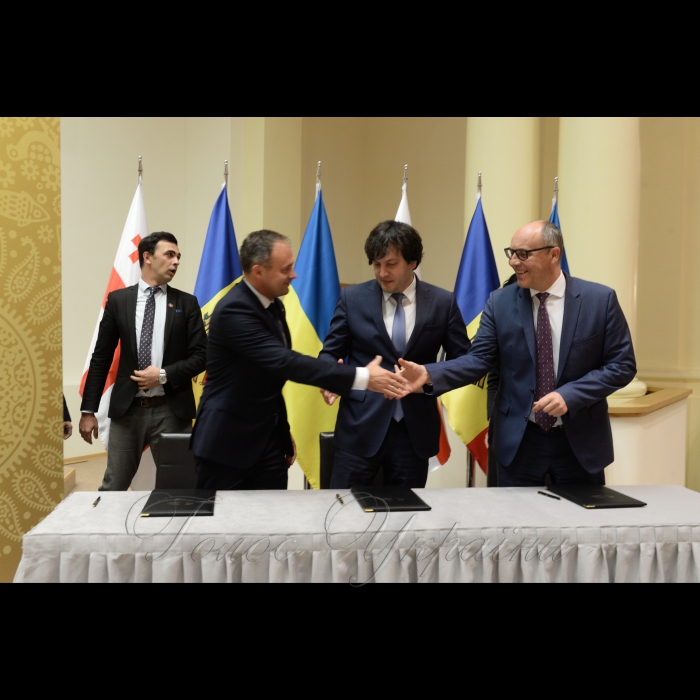 6 жовтня 2018 розпочалась робоча поїздка участю Голови Верховної Ради України Андрія Парубія до Грузії (Тбілісі).
Церемонія підписання Статуту Міжпарламентської асамблеї Парламенту Грузії, Парламенту Республіки Молдова та Верховної Ради України.