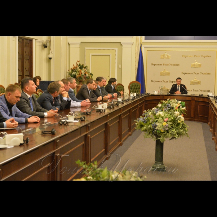10 жовтня 2018 перший заступник керівника апарату ВР- керуючий справами Петро Боднар нагородив працівників апарату- учасників бойових дій з нагоди Дня захисника України цінними подарунками Голови ВР України.
