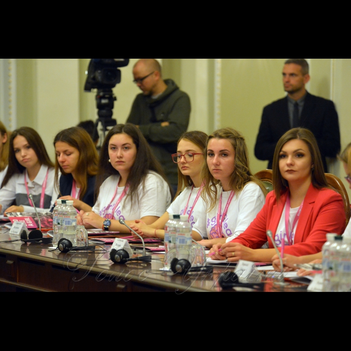 11 ЖОВТНЯ 2018 конференція з нагоди відзначення Всесвітнього дня дівчат. У цей день близько 3 тис. студенток та старшокласниць з усього світу одночасно зустрінуться з жінками - політичними лідерами у парламентах своїх країн та Європарламенті, щоб перейняти їх досвід. Українські дівчата відвідають Верховну Раду та матимуть можливість познайомитися з жінками - народними депутатами з різних фракцій. 