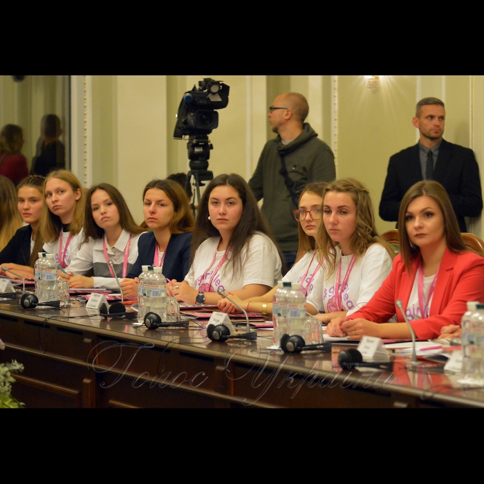 11 ЖОВТНЯ 2018 конференція з нагоди відзначення Всесвітнього дня дівчат. У цей день близько 3 тис. студенток та старшокласниць з усього світу одночасно зустрінуться з жінками - політичними лідерами у парламентах своїх країн та Європарламенті, щоб перейняти їх досвід. Українські дівчата відвідають Верховну Раду та матимуть можливість познайомитися з жінками - народними депутатами з різних фракцій. 