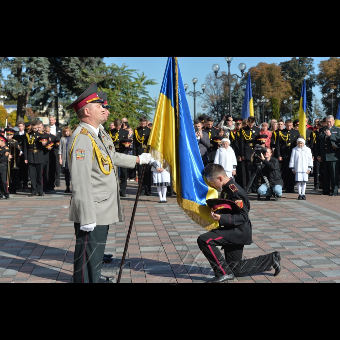 12 жовтня 2018 урочистості присвячені 10 - річному ювілею урочистої церемонії вручення погонів учням кадетських класів. 
Урочиста церемонія вручення погонів учням кадетських класів ліцею – інтернату №23 «Кадетський корпус» - Площа Конституції, м. Київ. 
