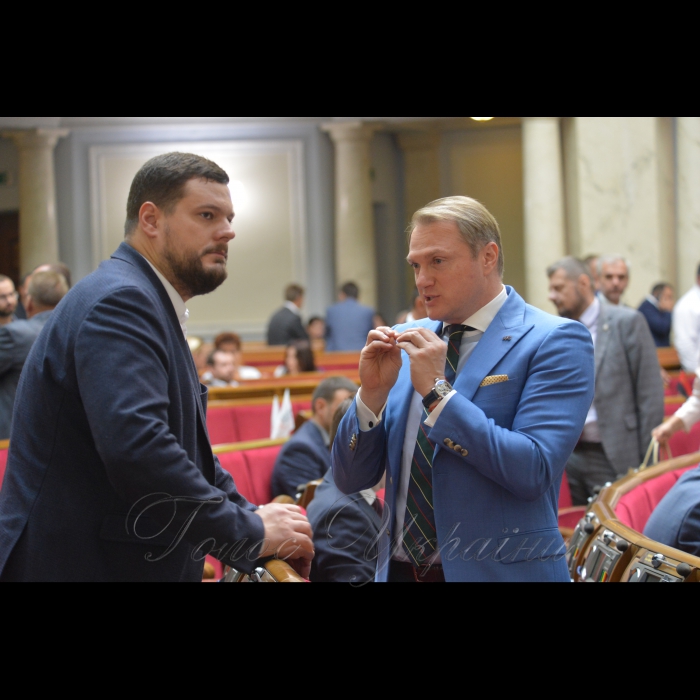 16 жовтня 2018 засідання ВР України.
Юрій Іллєнко позафр., Євген Рибчинський ВОЛЯ.