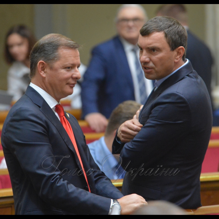 16 жовтня 2018 засідання ВР України.
Олег Ляшко РП, Андрій Іванчук НФ.