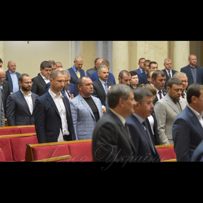18 жовтня 2018 пленарне засідання Верховної Ради України.
Хвилина мовчання. Народні депутати хвилиною мовчання вшанували пам’ять загиблих у трагедії, яка сталася учора в політехнічному коледжі окупованої Керчі.