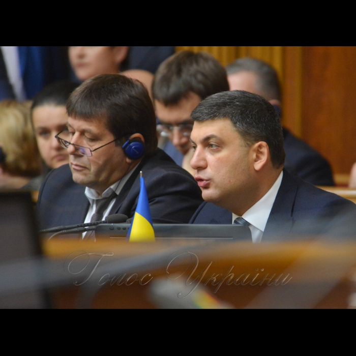 19 жовтня 2018 пленарне засідання Верховної Ради України. 
Головуючий повідомив, що у сесійній залі присутні члени Кабінету Міністрів на чолі з Прем’єр-міністром Володимиром Гройсманом. Розпочалася «година запитань до Уряду». Володимир Гройсман, віце-прем’єр-міністр Володимир Кістіон.