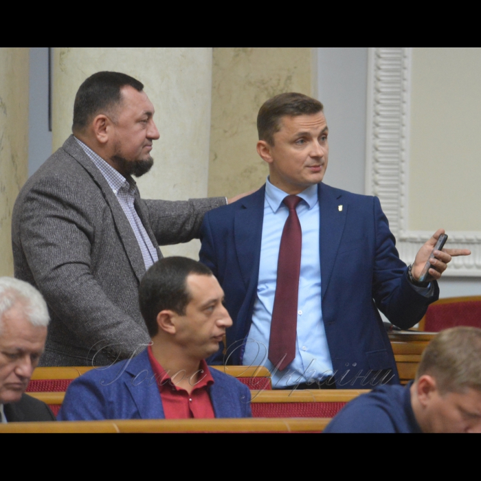 19 жовтня 2018 пленарне засідання Верховної Ради України. 
Головуючий повідомив, що у сесійній залі присутні члени Кабінету Міністрів на чолі з Прем’єр-міністром Володимиром Гройсманом. Розпочалася «година запитань до Уряду». Олександр Герега БП, Михайло Головко.