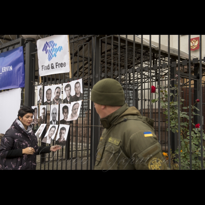 26 жовтня 2018 біля Посольства РФ у Києві відбулася акція активістів ГО КримSOS: 